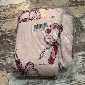 Victoria's Secret Pink Floral Plush Throw Blanket
